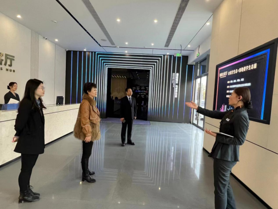 柏涵管理咨询总经理高宏斌受邀参访绿地集团鲁南会客厅，与企业家探讨企业管理。